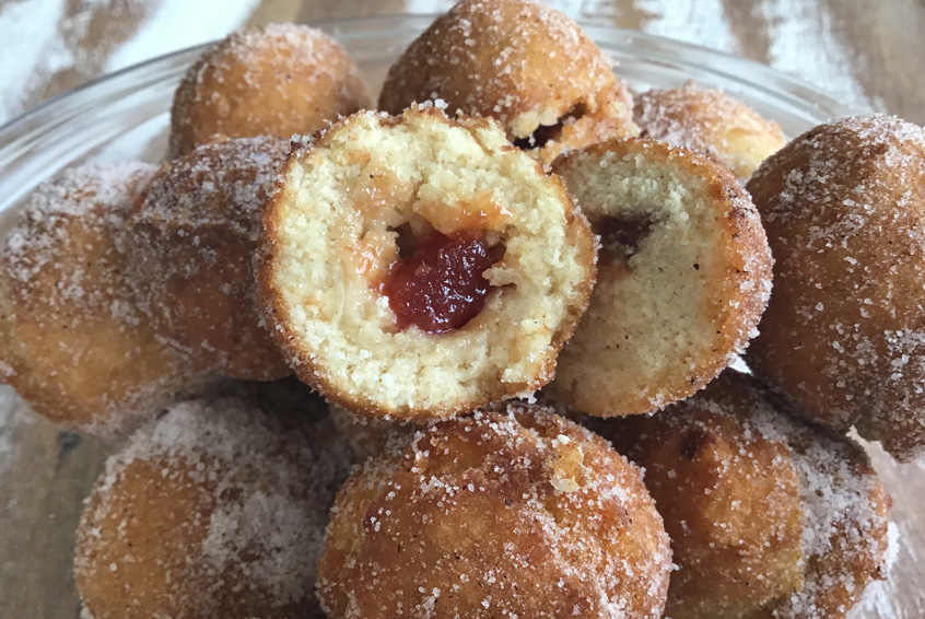 bolinho de chuva recheado com goiabada